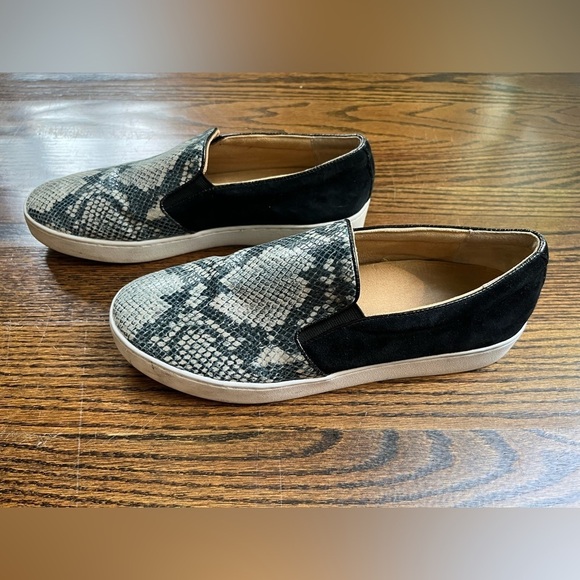 Vionic Women's Loafers Shoes Size 10 Suede Black Snake Print - Picture 10 of 12